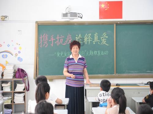 为什么有些犯人只烤一双手，有些只烤了脚，还有一些手脚都一起烤上了？游戏画面