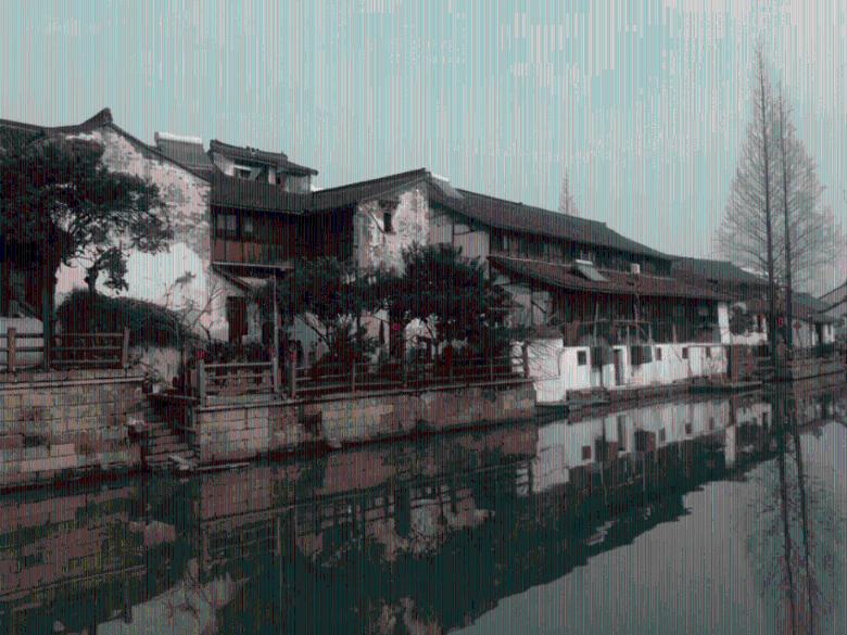 逃离无人的学校